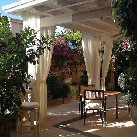 Domos Le Due Tuie Bed & Breakfast Piscinas Exterior foto